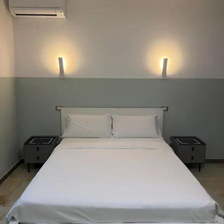 Hotel Hhbb *